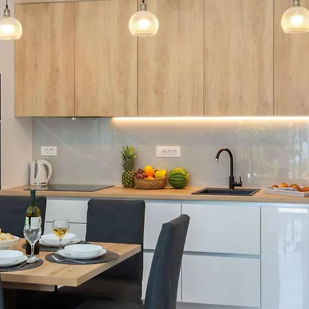 Contemporary With Terrace And Spacious Garden Apartment