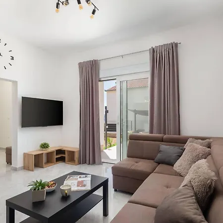Contemporary With Terrace And Spacious Garden *