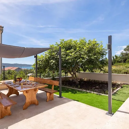 Contemporary With Terrace And Spacious Garden Kastela
