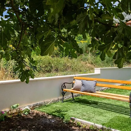 Apartment Contemporary With Terrace And Spacious Garden Kastela